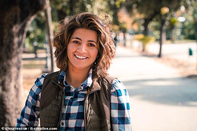 O româncă de etnie romă, traficată la naștere, și-a întâlnit părinții după 25 de ani! Momentul, filmat! Cum i s-a schimbat destinul - Video