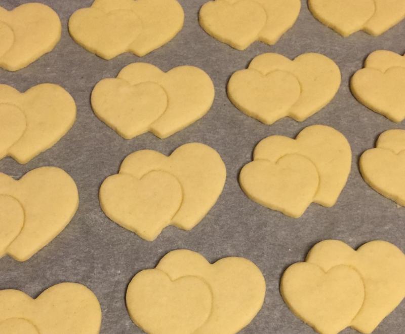 Rețetă de Fursecuri mărțișor. Fursecuri duo glazurate în culorile specifice mărțișorului