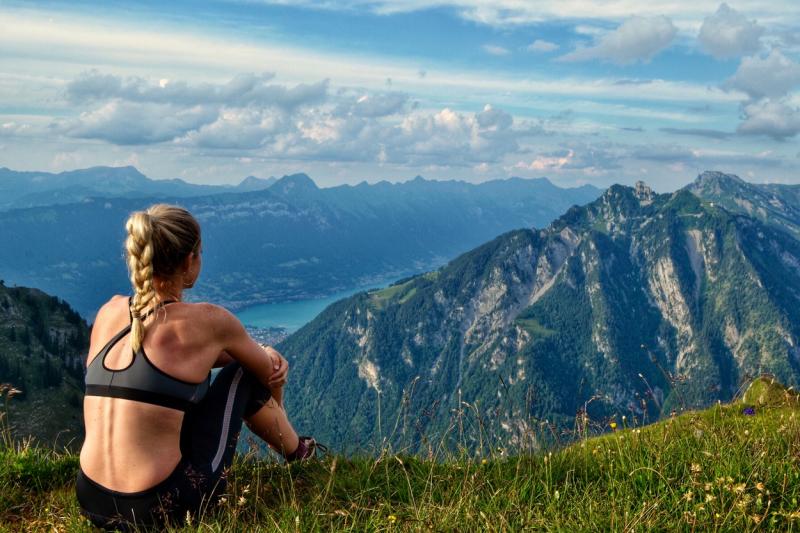 FOTO | Imagini incendiare cu cea mai sexy femeie din armată! Este ofițer inginer de luptă și muncește cot la cot cu bărbații