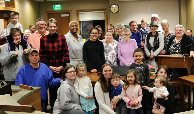 Ea e Linda și e mamă pentru 600 de copii de toate vârstele! Femeia muncește de 50 de ani ca să-i îngrijească