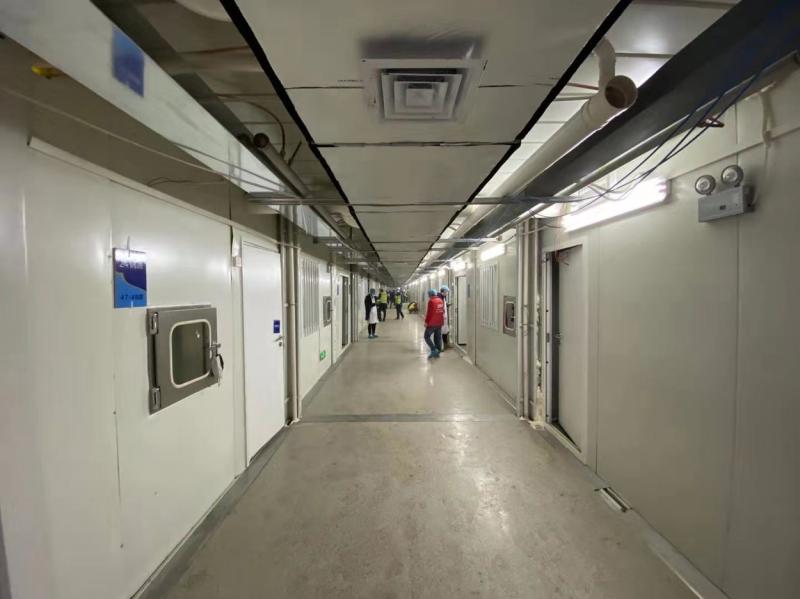 Primele imagini din interiorul spitalului construit la Wuhan, în doar zece zile. Armata a trimis 1400 de medici, asistente și personal auxialiar pentru a îngriji pacienții 