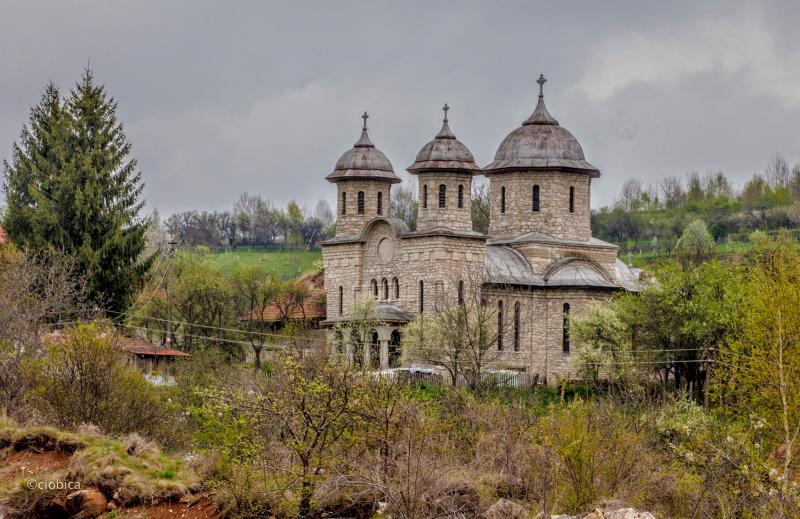 Satul din România cu un singur locuitor, drum de marmură și biserică unică în lume! Ce se ascunde aici