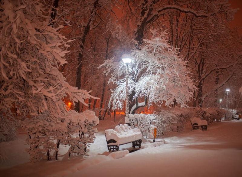 Imagini spectaculoase - Iarnă ca &icirc;n povești &icirc;n Capitală! Orașul a fost transformat &icirc;ntr-un castel al zăpezii