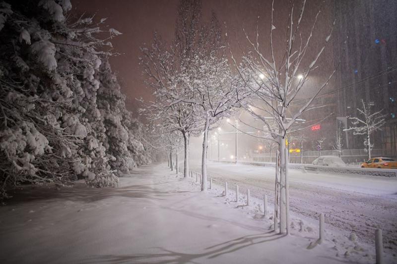 Imagini spectaculoase - Iarnă ca &icirc;n povești &icirc;n Capitală! Orașul a fost transformat &icirc;ntr-un castel al zăpezii