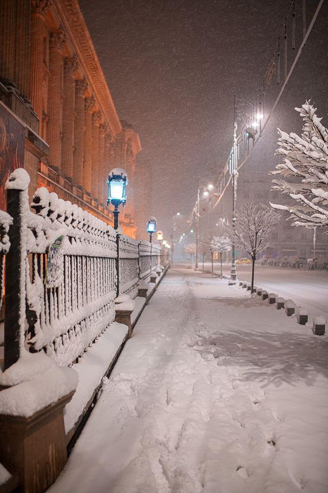 Imagini spectaculoase - Iarnă ca &icirc;n povești &icirc;n Capitală! Orașul a fost transformat &icirc;ntr-un castel al zăpezii