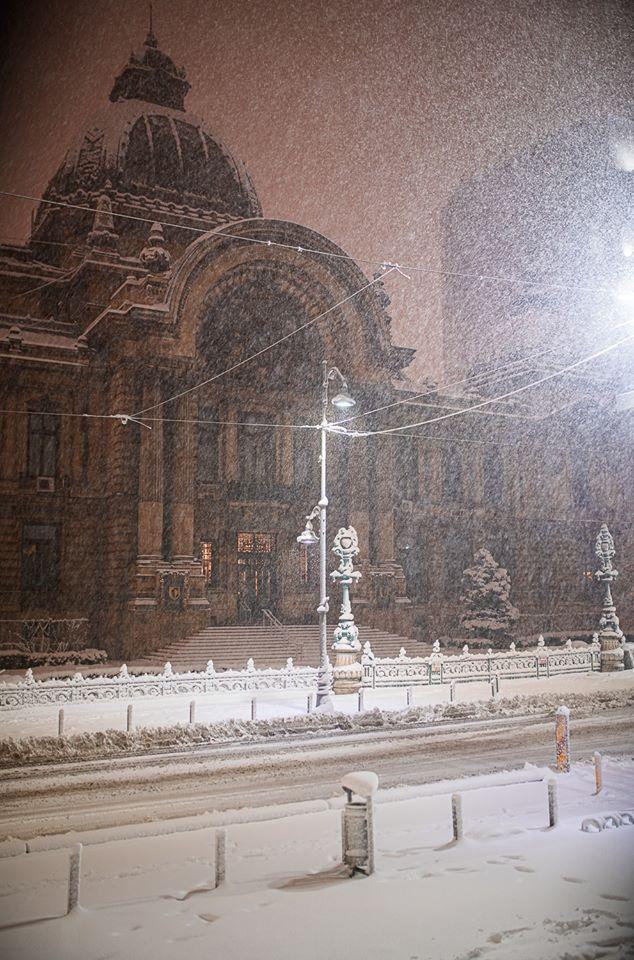 Imagini spectaculoase - Iarnă ca &icirc;n povești &icirc;n Capitală! Orașul a fost transformat &icirc;ntr-un castel al zăpezii