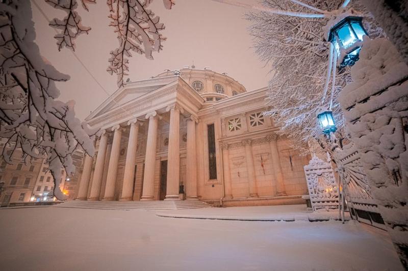 Imagini spectaculoase - Iarnă ca &icirc;n povești &icirc;n Capitală! Orașul a fost transformat &icirc;ntr-un castel al zăpezii