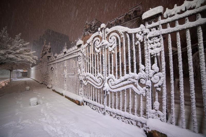 Imagini spectaculoase - Iarnă ca &icirc;n povești &icirc;n Capitală! Orașul a fost transformat &icirc;ntr-un castel al zăpezii