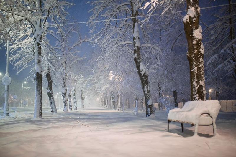 Imagini spectaculoase - Iarnă ca &icirc;n povești &icirc;n Capitală! Orașul a fost transformat &icirc;ntr-un castel al zăpezii