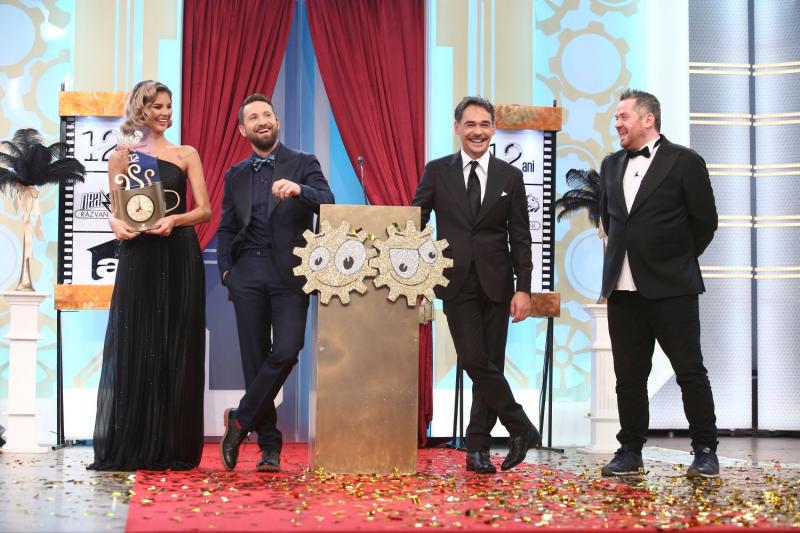 12 ani fr Neatza cu Răzvan și Dani: "Povestea acestei emisiuni începe cu o negociere, într-un loc de joacã pentru copii. 12 ani mai târziu..."