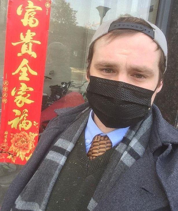 „Îți ard ochii, simți cum ți se dilată toți porii din corp” - Trei pacienți infectați cu coronavirus au descris în detaliu ce stări provoacă virusul COVID-19