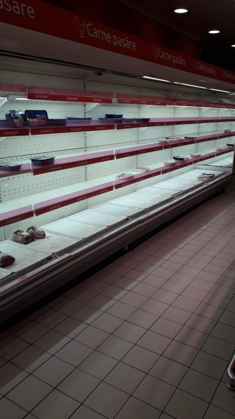 Românii se tem de efectele pandemiei coronavirus. Cum arată rafturile din Carrefour, Kaufland, Lidl, Mega Image sau Auchan - FOTO