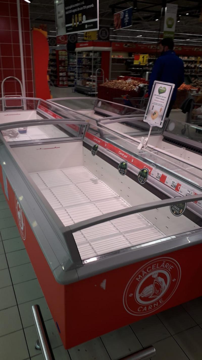 Românii se tem de efectele pandemiei coronavirus. Cum arată rafturile din Carrefour, Kaufland, Lidl, Mega Image sau Auchan - FOTO