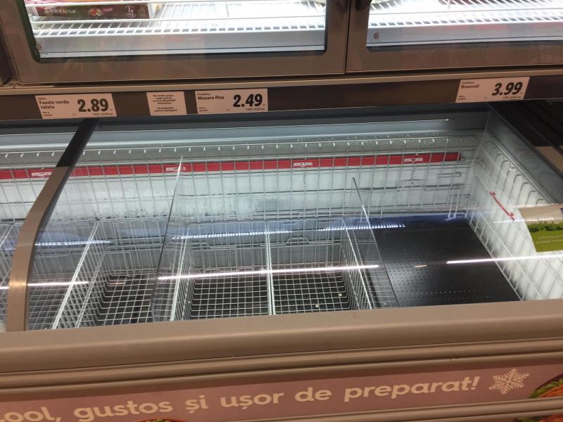 Românii se tem de efectele pandemiei coronavirus. Cum arată rafturile din Carrefour, Kaufland, Lidl, Mega Image sau Auchan - FOTO