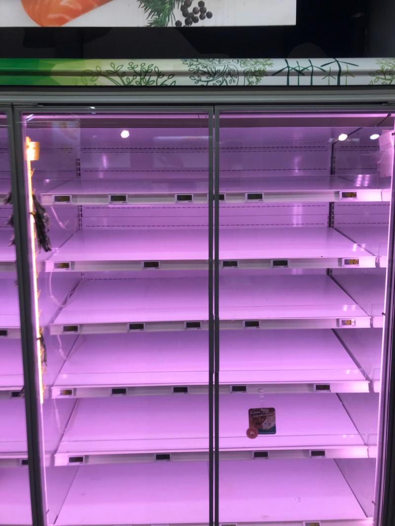 Românii se tem de efectele pandemiei coronavirus. Cum arată rafturile din Carrefour, Kaufland, Lidl, Mega Image sau Auchan - FOTO