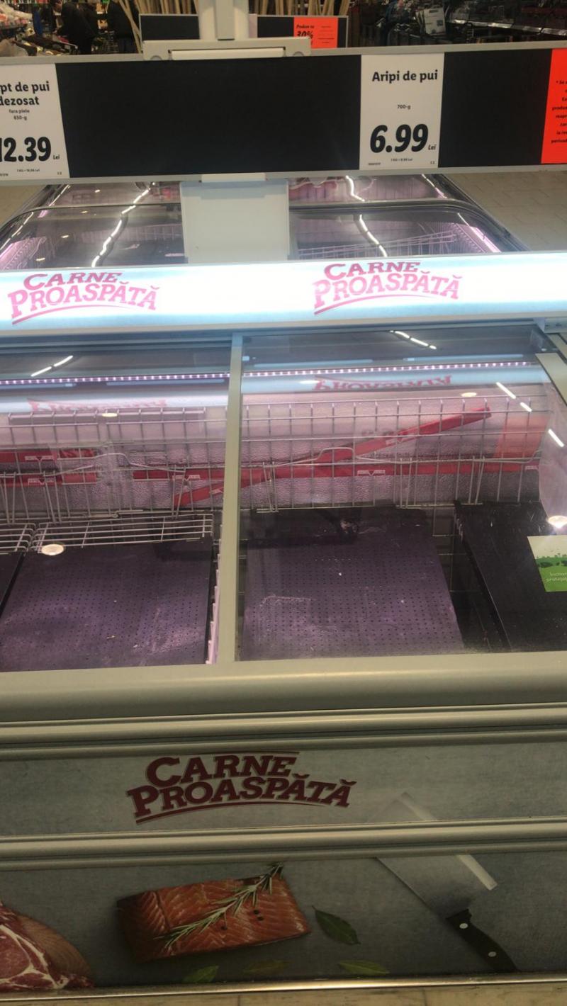 Românii se tem de efectele pandemiei coronavirus. Cum arată rafturile din Carrefour, Kaufland, Lidl, Mega Image sau Auchan - FOTO