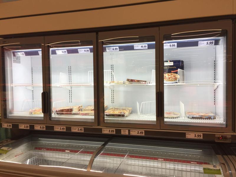 Românii se tem de efectele pandemiei coronavirus. Cum arată rafturile din Carrefour, Kaufland, Lidl, Mega Image sau Auchan - FOTO