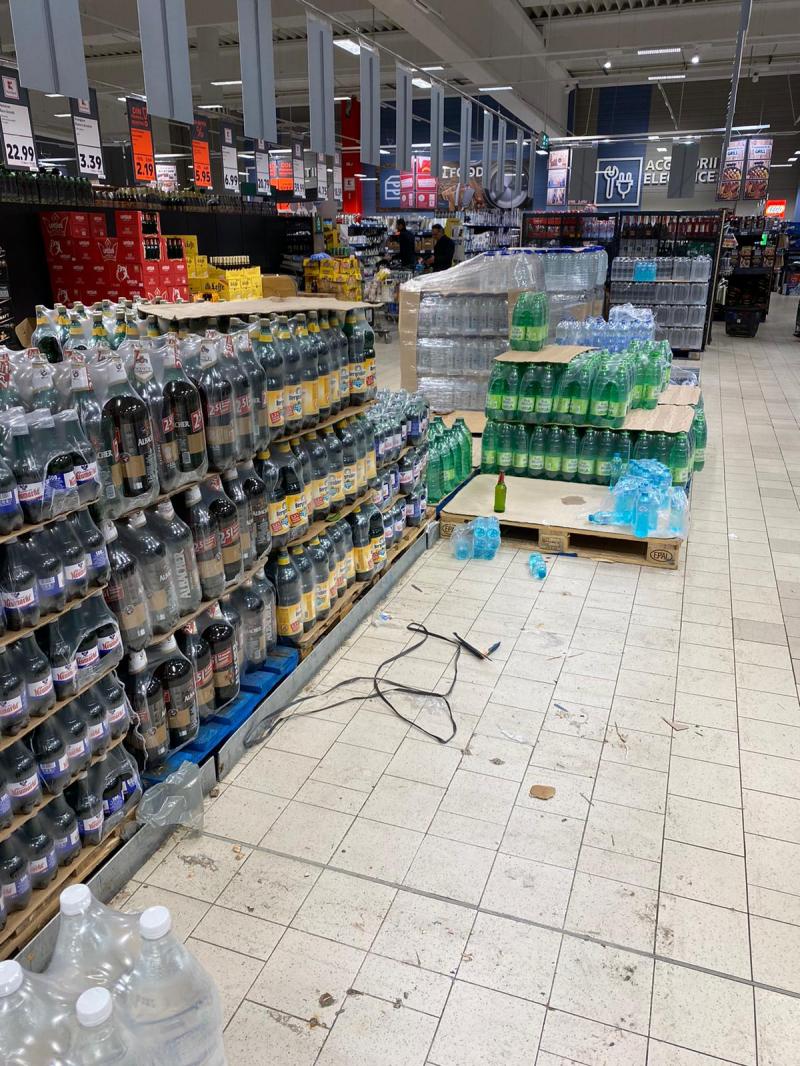 Românii se tem de efectele pandemiei coronavirus. Cum arată rafturile din Carrefour, Kaufland, Lidl, Mega Image sau Auchan - FOTO