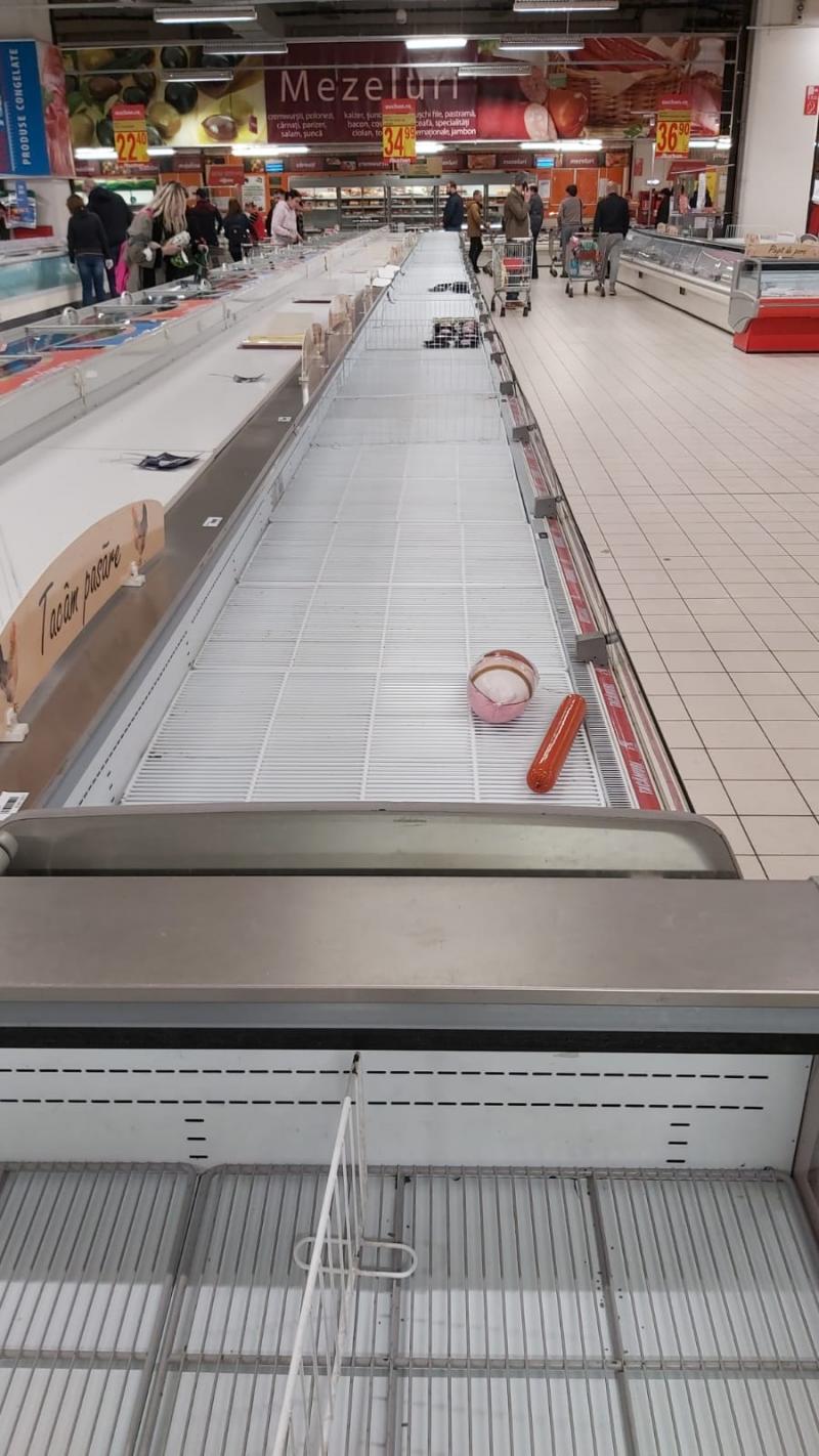 Românii se tem de efectele pandemiei coronavirus. Cum arată rafturile din Carrefour, Kaufland, Lidl, Mega Image sau Auchan - FOTO