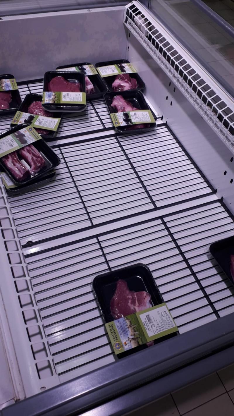 Românii se tem de efectele pandemiei coronavirus. Cum arată rafturile din Carrefour, Kaufland, Lidl, Mega Image sau Auchan - FOTO