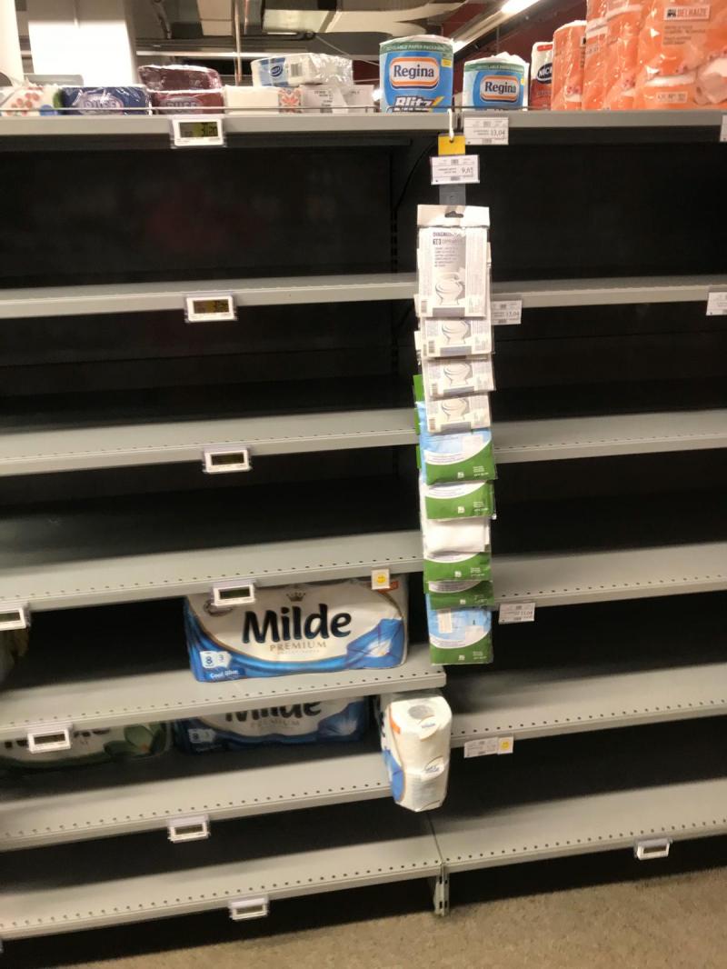 Românii se tem de efectele pandemiei coronavirus. Cum arată rafturile din Carrefour, Kaufland, Lidl, Mega Image sau Auchan - FOTO