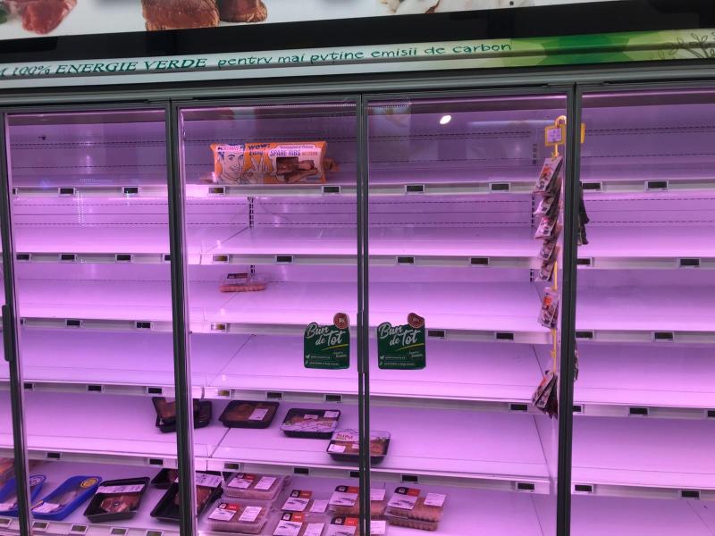 Românii se tem de efectele pandemiei coronavirus. Cum arată rafturile din Carrefour, Kaufland, Lidl, Mega Image sau Auchan - FOTO