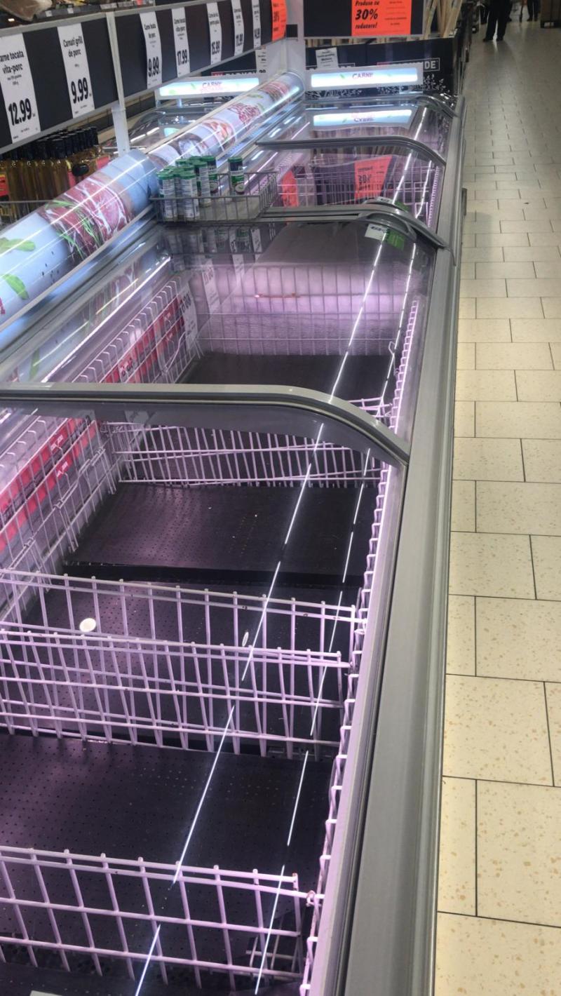 Românii se tem de efectele pandemiei coronavirus. Cum arată rafturile din Carrefour, Kaufland, Lidl, Mega Image sau Auchan - FOTO
