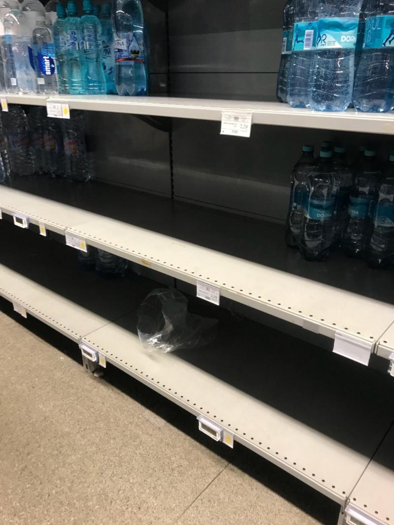Românii se tem de efectele pandemiei coronavirus. Cum arată rafturile din Carrefour, Kaufland, Lidl, Mega Image sau Auchan - FOTO