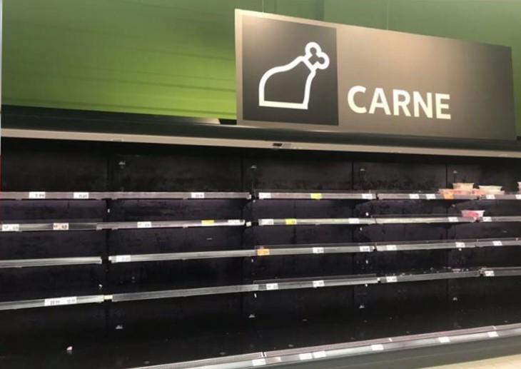 Românii se tem de efectele pandemiei coronavirus. Cum arată rafturile din Carrefour, Kaufland, Lidl, Mega Image sau Auchan - FOTO