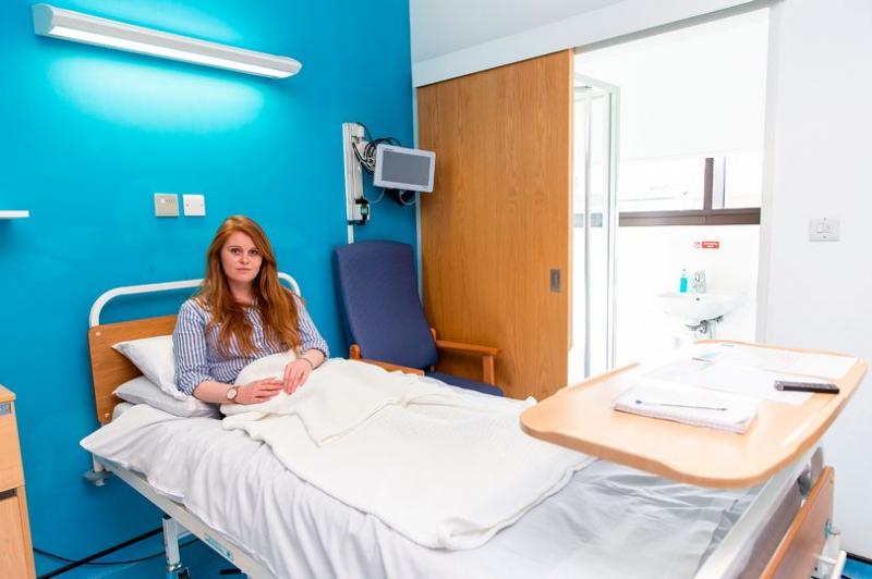 24 de oameni s-au lăsat infectați cu coronavirus, pentru o sumă impresionantă de bani! Cum arată clinica în care sunt tratați - FOTO