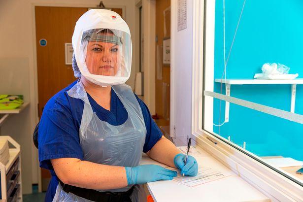 24 de oameni s-au lăsat infectați cu coronavirus, pentru o sumă impresionantă de bani! Cum arată clinica în care sunt tratați - FOTO