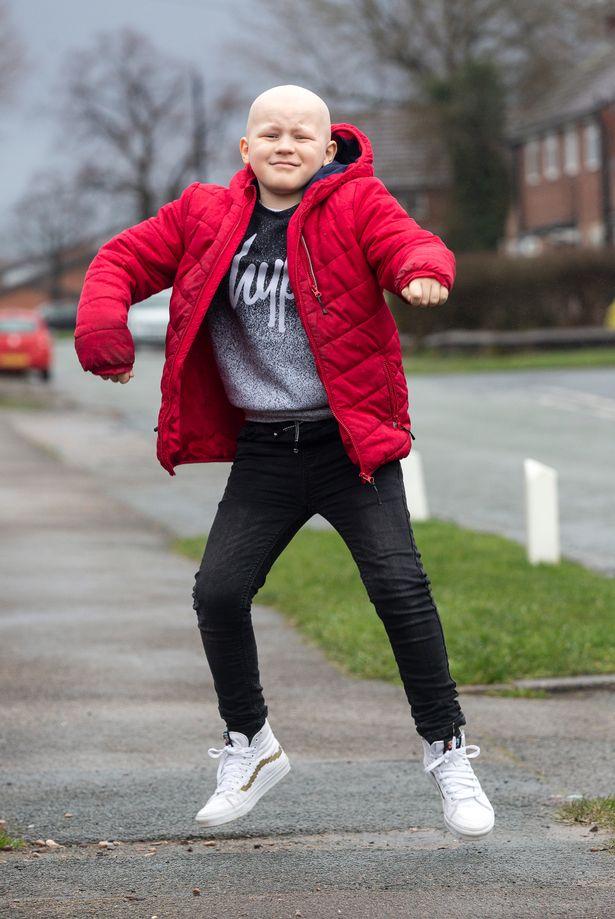 ”Mamă, ce pumn i-am dat cancerului!”. 9 ani. Cel mai curajos băiețel din lume. I-au scos ficatul, l-au pus la loc