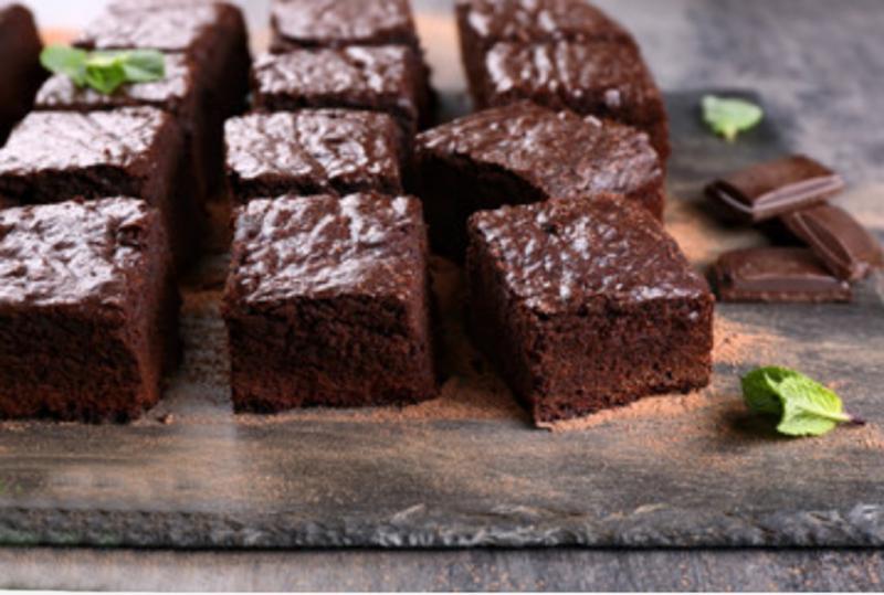 Rețeta Negresă de post cu banane și glazură de ciocolată. Cel mai cremos și delicios desert de post!