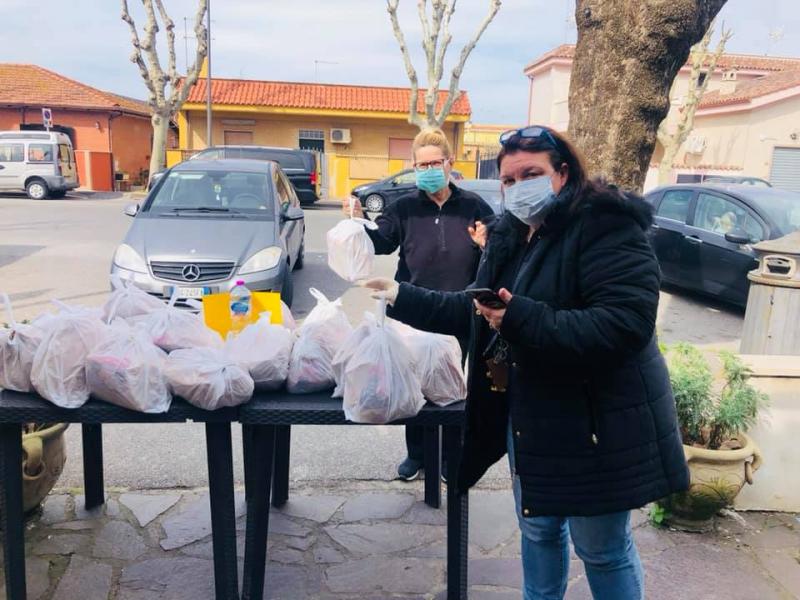 Doi brutati români din Italia oferă pâine gratis bătrânilor de lângă Roma: „Suntem datori să îi ajutăm. Oamenii sunt buni aici, muncitori și serioși"