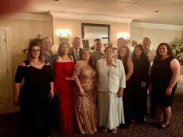 O familie întreagă a fost distrusă de coronavirus. Trei membri au murit subit, în câteva zile, patru sunt în spital, în stare critică, iar 20, în carantină