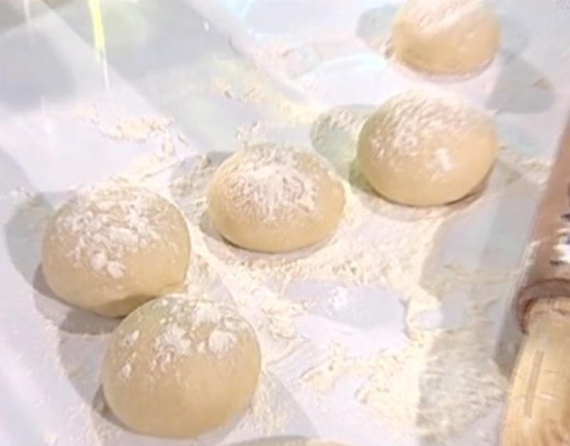 Cum poți face turte la tigaie cu praf de copt în loc de drojdie - Rețeta lui Chef Munti