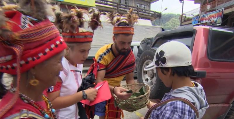 Au ajuns vânzători la piața din Filipine! Concurenții din Asia Express au adunat bănuț cu bănuț