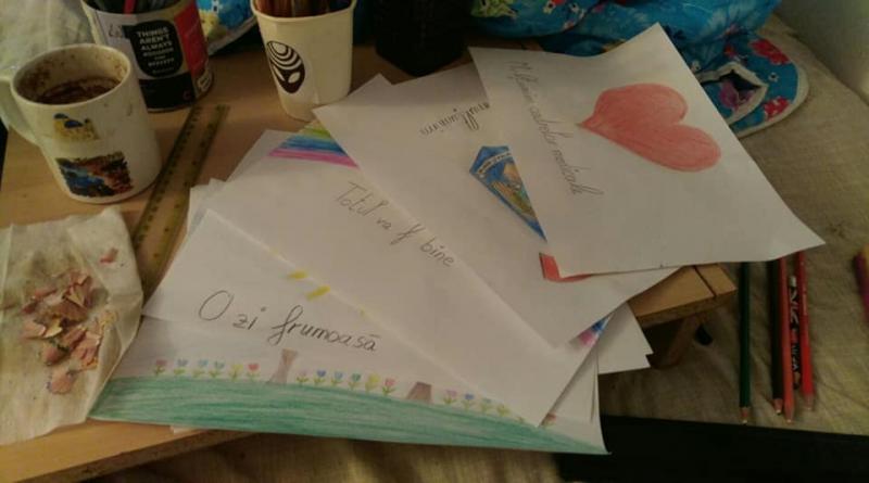 Gest emoționant pe timp de coronavirus! Ce a lipit un student din Sibiu pe stâlpii din oraș