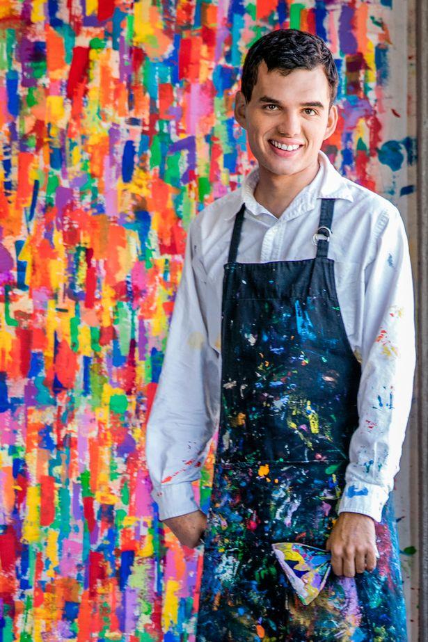 Suferă de autism, nu poate vorbi și are o tumoră uriașă în creier. Durerea îi aduce zeci de mii de euro