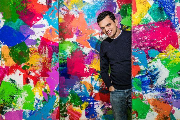 Suferă de autism, nu poate vorbi și are o tumoră uriașă în creier. Durerea îi aduce zeci de mii de euro