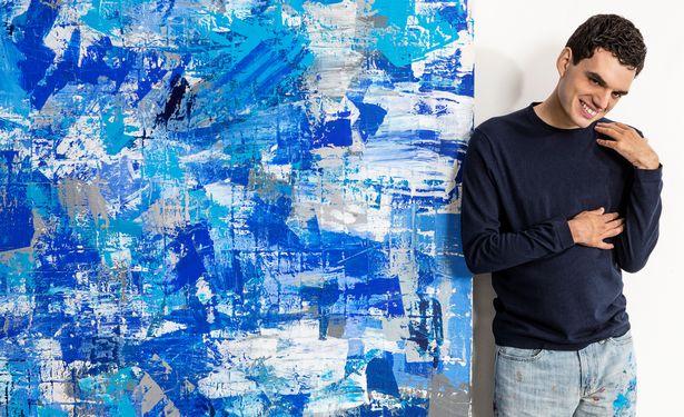 Suferă de autism, nu poate vorbi și are o tumoră uriașă în creier. Durerea îi aduce zeci de mii de euro