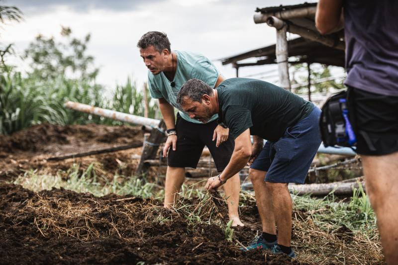 Proba de bălegar de la Asia Express l-a făcut pe Răzvan Fodor să cedeze psihic! „E prea mult, nu mai pot! Renunțăm”