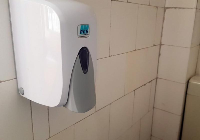 Război cu coronavirusul, cu cârpe vechi și săpun solid, dar cheltuieli de 84.000 de lei! Imagini uluitoare din sediul DSP București! Foto