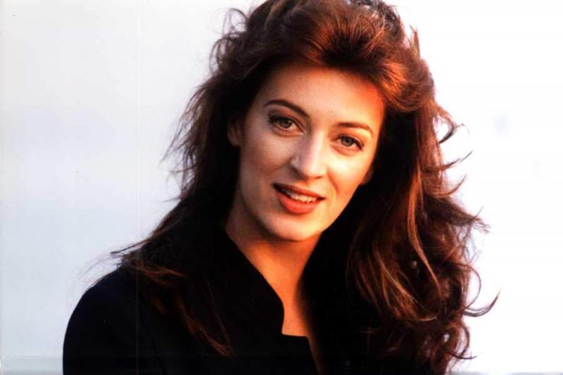 Laura Stoica a suferit mult în dragoste! Cum i-a frânt inima primul bărbat pe care l-a iubit. „Nu mi-a cerut acordul! Eram ca o maimuțică simpatică” - Foto