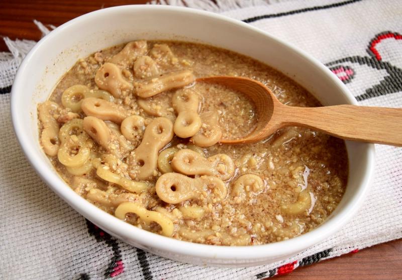 Trei rețete de mucenici. Mucenici moldovenești de post, de dulce și mucenici fierți.