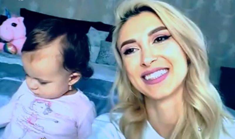 Andreea Bălan, izolată acasă de 25 de zile! Cum își distrează artista fetele