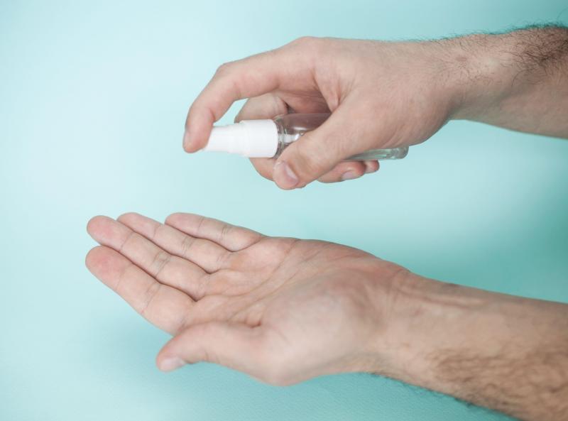 „Virusul rezistă mai mult de cinci zile pe piele” - Medicul Tudor Ciuhodaru a publicat „Ghidul anti-covid”. Ce trebuie să facem acasă și pe stradă