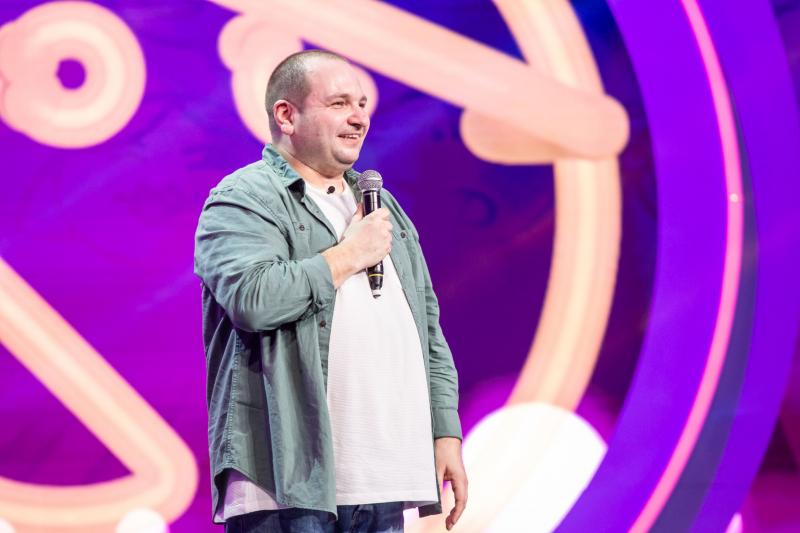 Concurentã iUmor, suspendatã în aer doar cu ajutorul pãrului  Delia: “Așa vreau să intru în spectacolul de la Sala Palatului!”