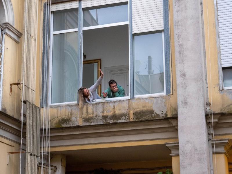 „Pot să-mi vizitez părinții de Paște sau să le duc produse?”. Cele mai frecvente întrebări ale românilor au primit răspuns