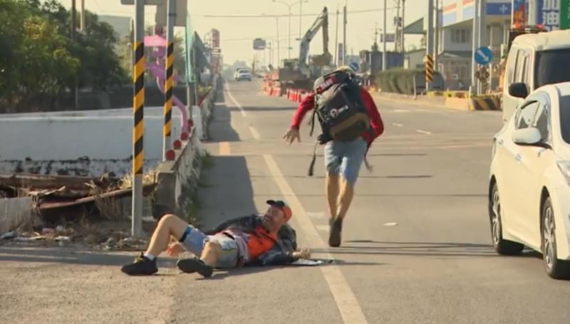 Om la pământ! Alexandru Abagiu, căzătură dureroasă la Asia Express! „Am aterizat ca o balenă eșuată în intersecție”